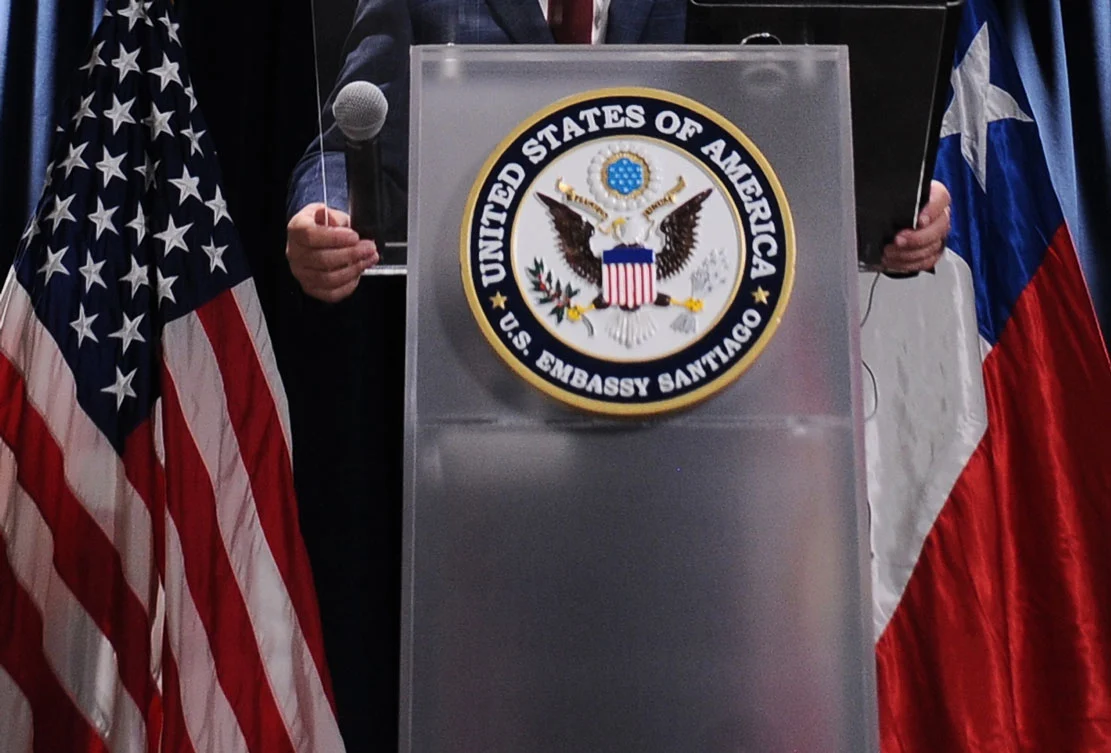 Trump se lanza contra gobierno de Boric: Restringe visado a tres funcionarios “por socavar la seguridad regional