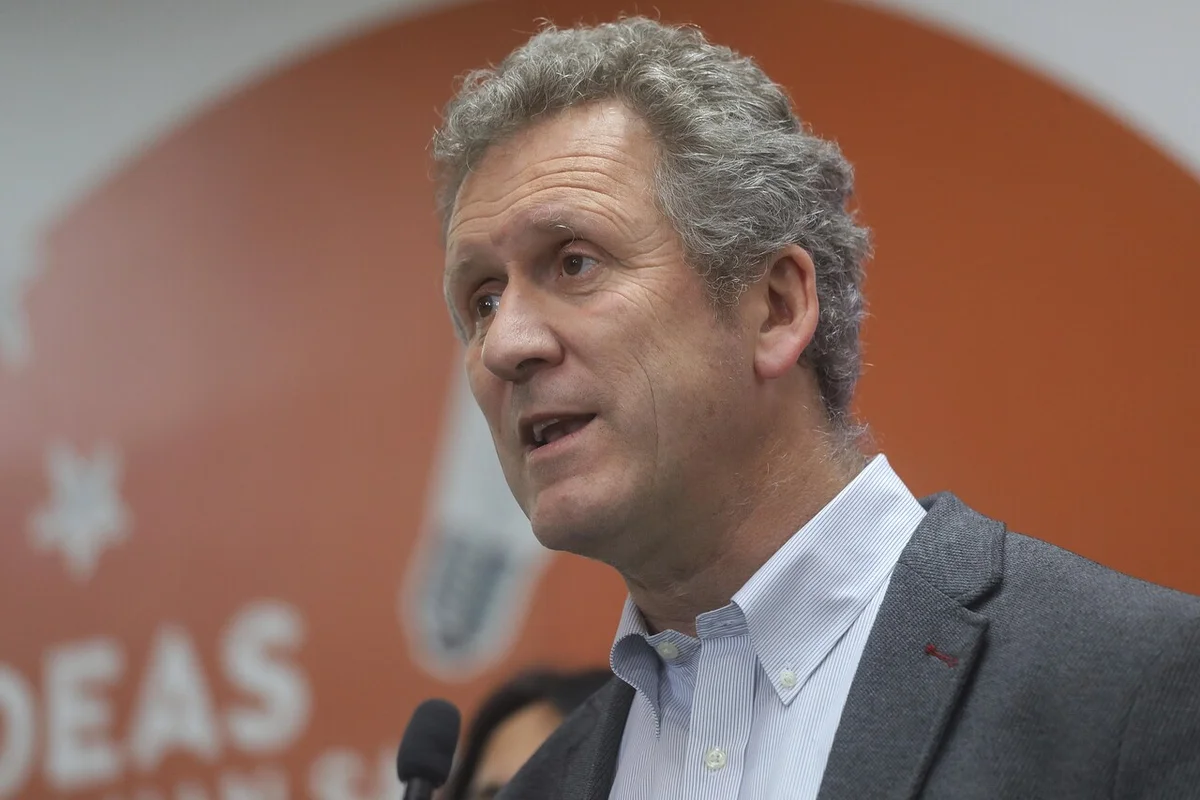 "Cuenta con todo el respaldo": Vallejo reitera apoyo a ministro Muñoz tras "falsa" acusación de EEUU por cable submarino