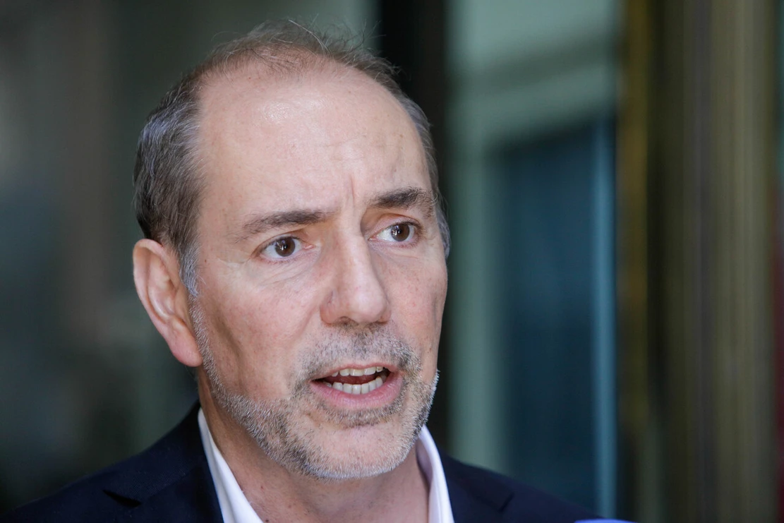 Siguen roces entre gobiernos de Boric y Kast: Se cancelan reuniones bilaterales en Transportes por proyecto cable chino