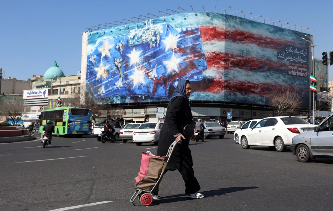 Irán y EE.UU. reanudan negociaciones nucleares en medio de enormes tensiones militares