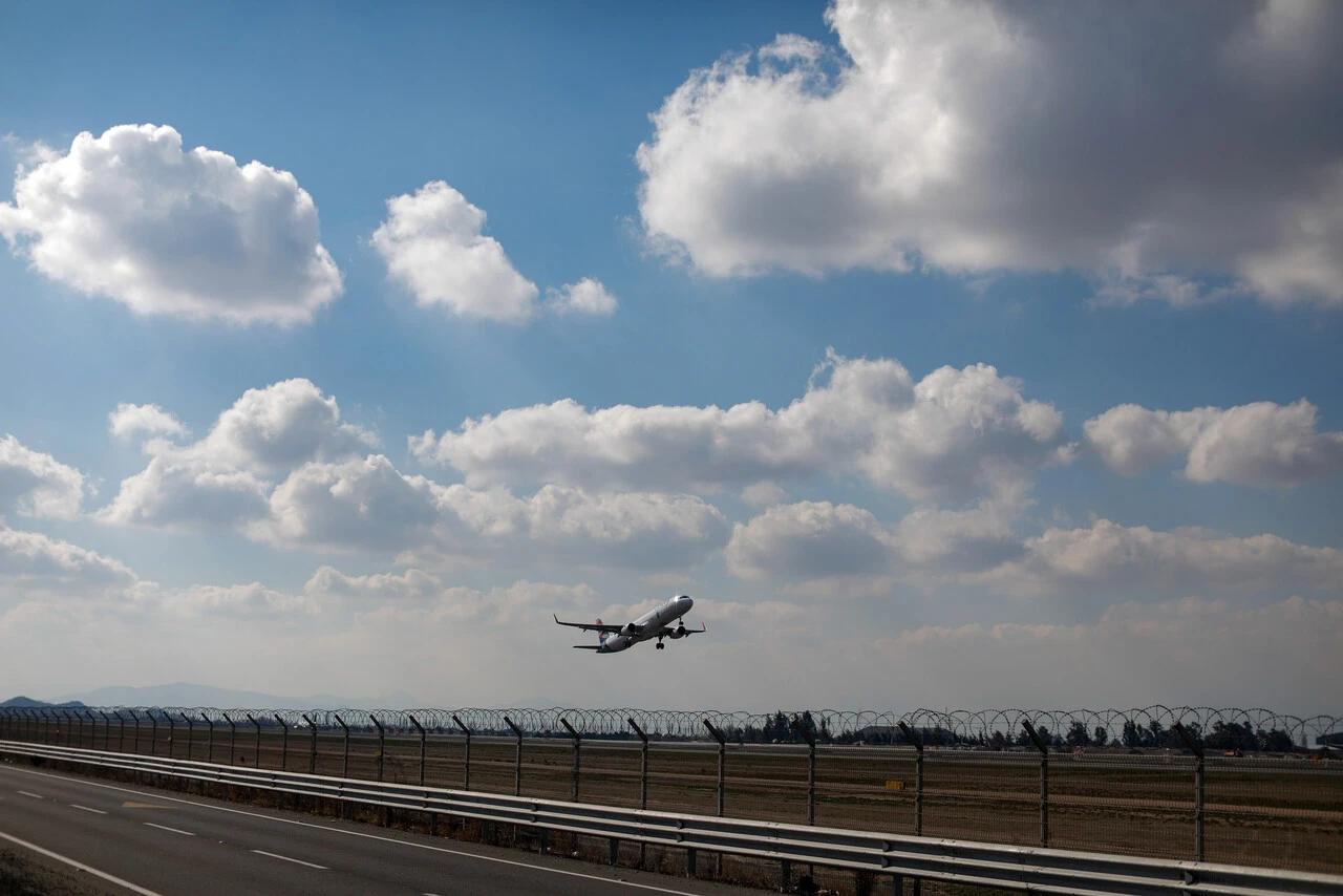 Argentina vive nuevo paro: Controladores aéreos van a huelga pidiendo mejoras salariales