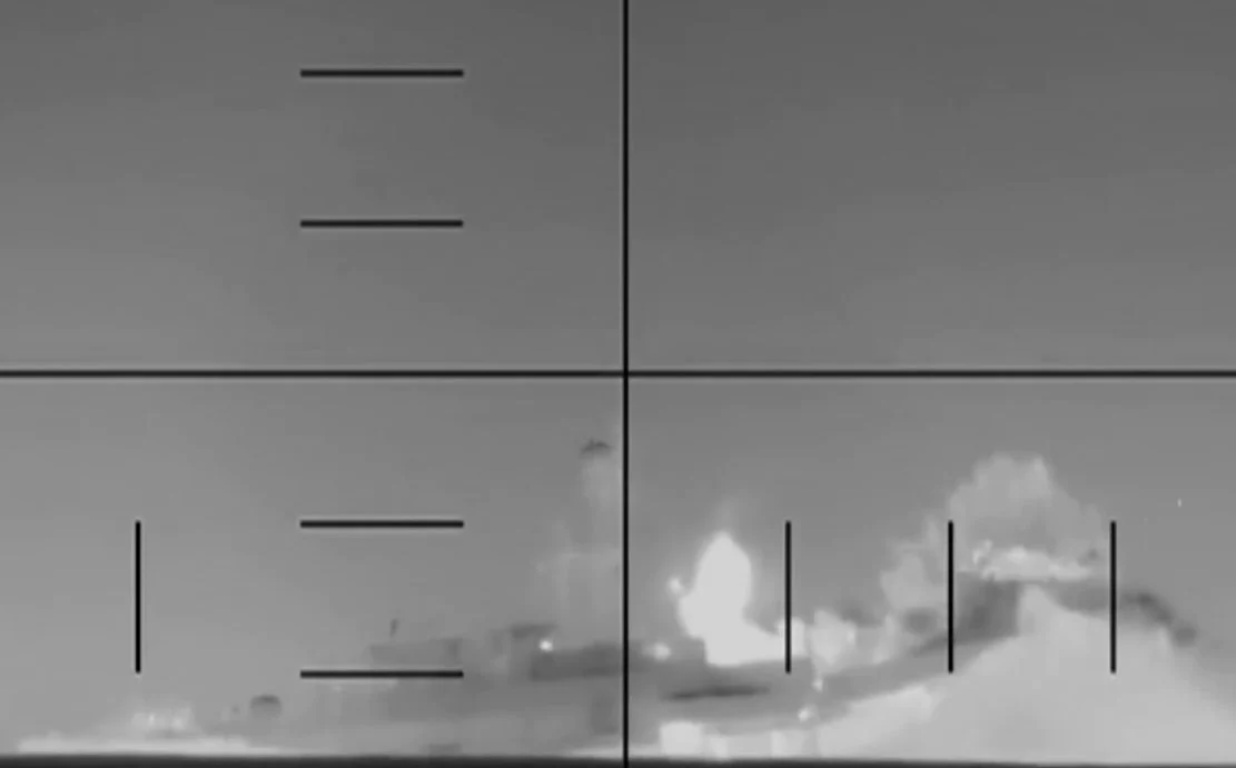 VIDEO| El momento exacto en que EE.UU. hace estallar un buque iraní con un torpedo: No sucedía desde hace 80 años