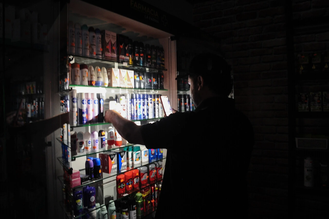 Cortes de luz para este domingo 8 de marzo en Santiago: Afectarán a tres comunas y hasta por 6 horas