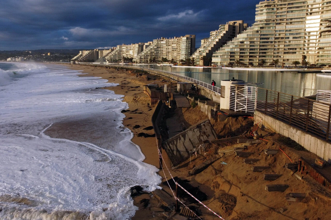 Cuatro personas mueren ahogadas en Algarrobo: Playa no era apta para el baño y había alerta de marejadas