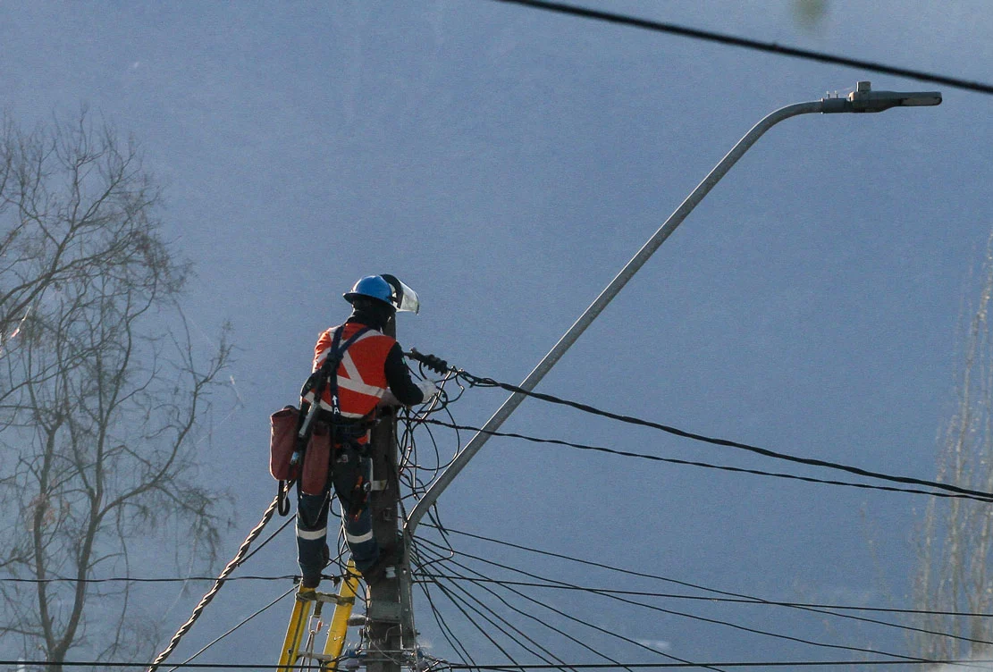 Cortes de luz en Santiago este jueves 12 de marzo: Las 8 comunas que no tendrán servicio eléctrico