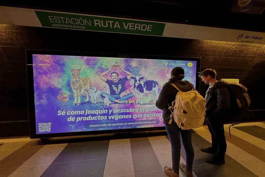 Dieciocho vegano: Joaquín Phoenix protagoniza campaña en Metro para Fiestas Patrias sin carne