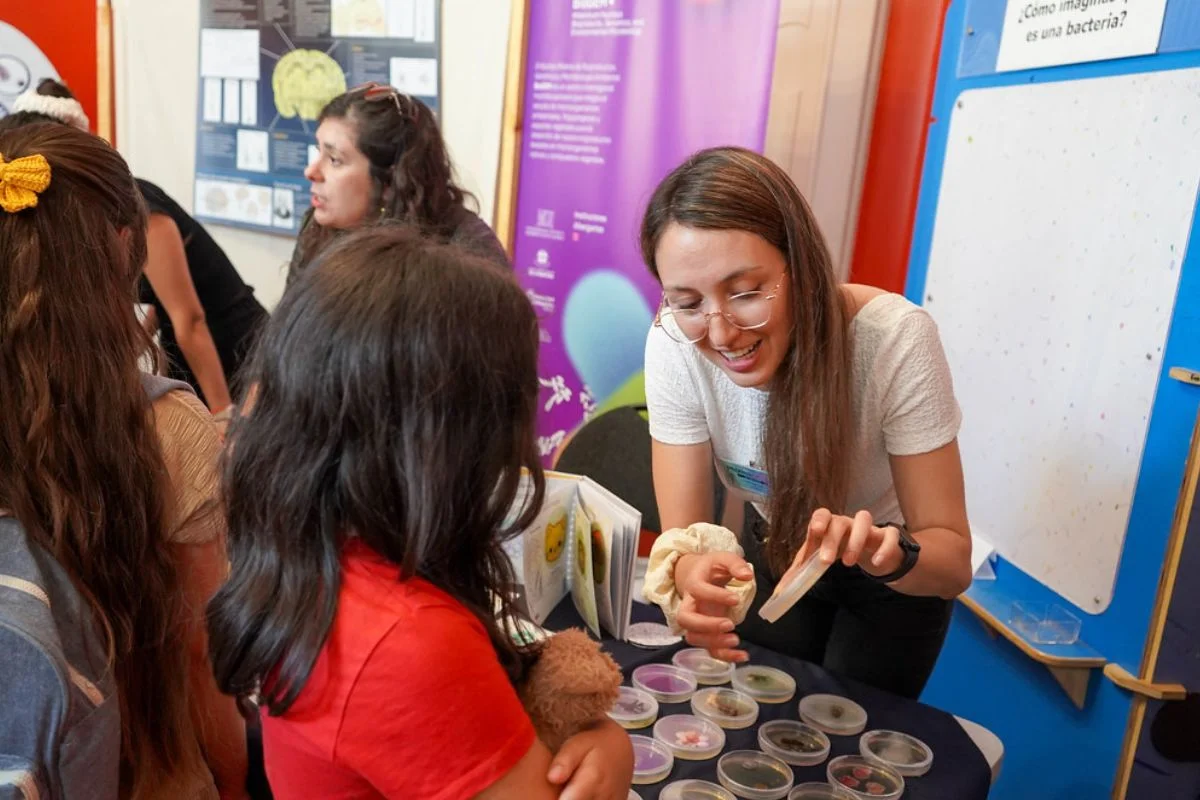 Con talleres, charlas y catálogos: Museo de Historia Natural de Valparaíso celebra arte y ciencia con “Mujeres en Movimiento”
