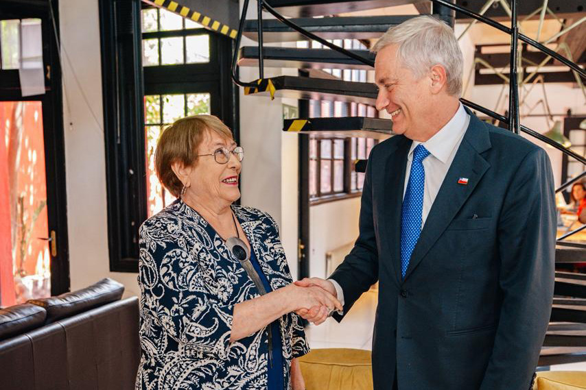 Michelle Bachelet llega a La Moneda a zanjar dudas sobre si Kast apoyará su candidatura a la ONU