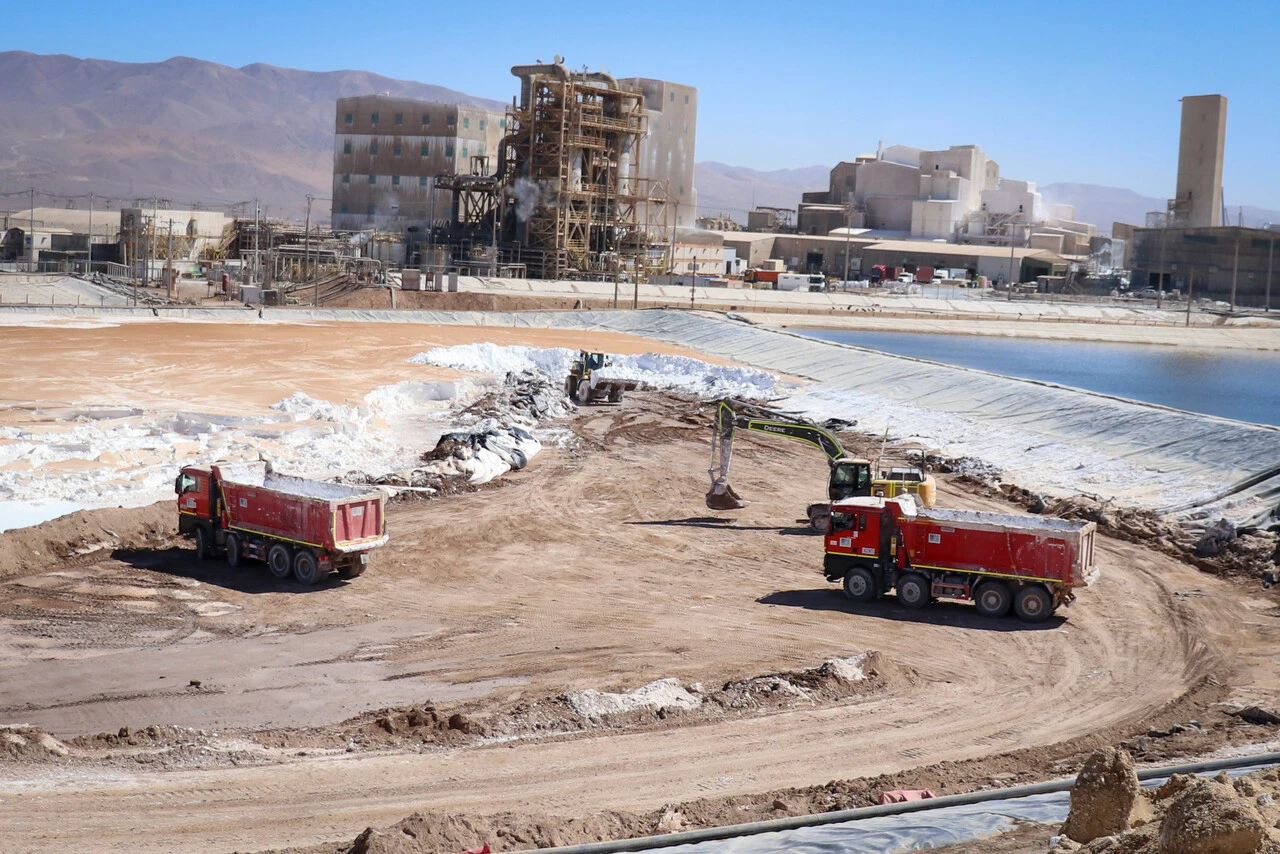 Litio chileno a 2060: El acuerdo minero en el Salar de Atacama que quebró al pueblo atacameño