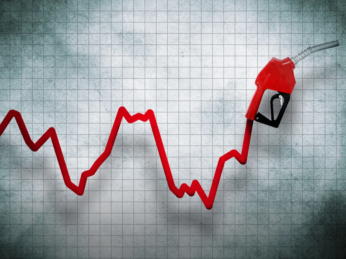 Gobierno de Kast anuncia alza histórica del precio de los combustibles y causa alta congestión en bencineras