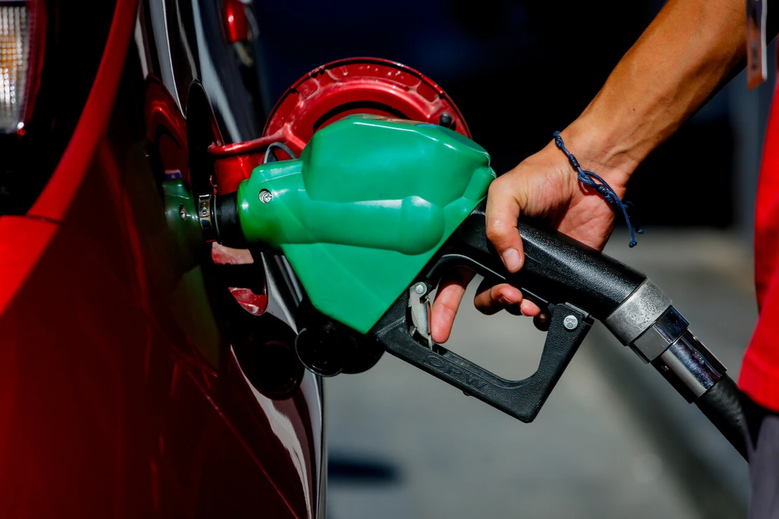 Bencinazo de Kast: Estos son los lugares donde se puede comprar combustible más barato en Santiago