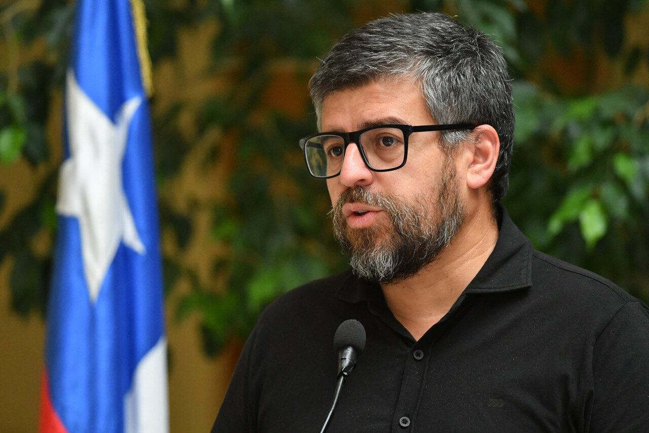 Diputado Araya denuncia documento repartido en el oficialismo: “Minuta” y “relato de mentiras” por alza de precio de las bencinas