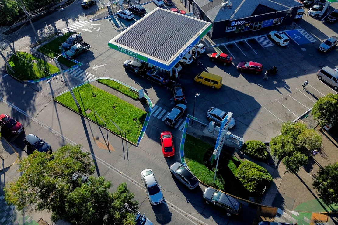 Alcaldes y alcaldesas de Santiago se unen para criticar bencinazo de Kast: 