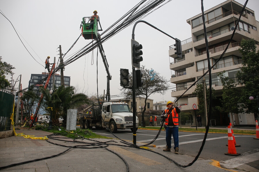 Viento: Senapred advierte que nuevo evento podría hacer colapsar "tendido eléctrico y árboles"