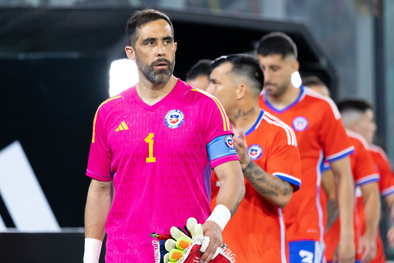 Claudio Bravo tras el retiro: Aspira a dirigir a La Roja y critica al hincha chaquetero