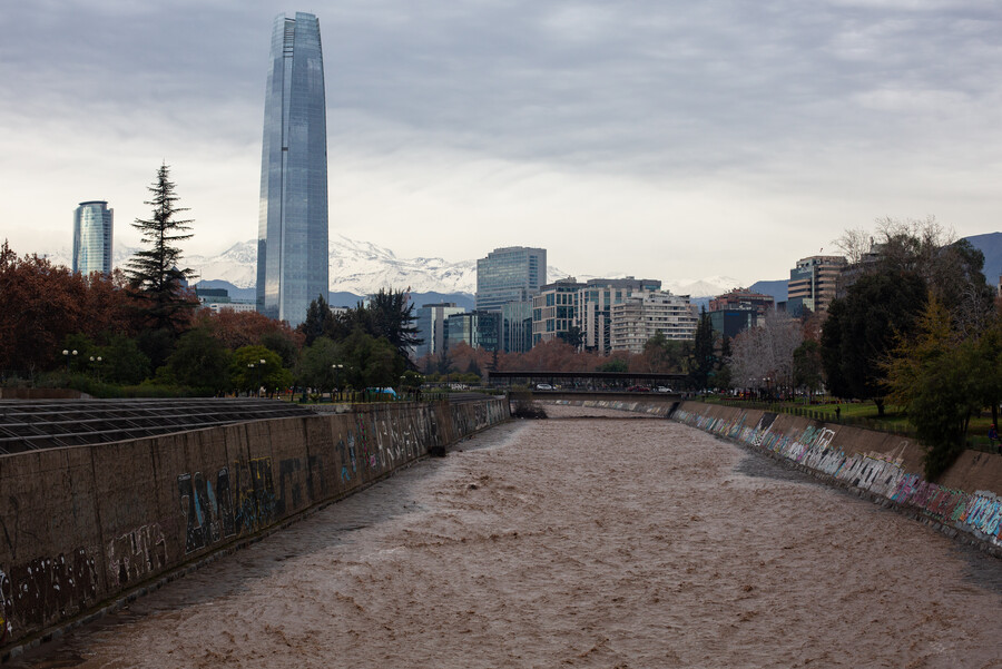 Revelan que río Maipo, del que bebe Santiago, está saturado de zinc, cloruro y otros 6 contaminantes