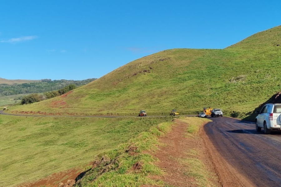 40 km de pavimentación ecológica impulsarán turismo en Isla de Pascua: 16 meses de trabajos