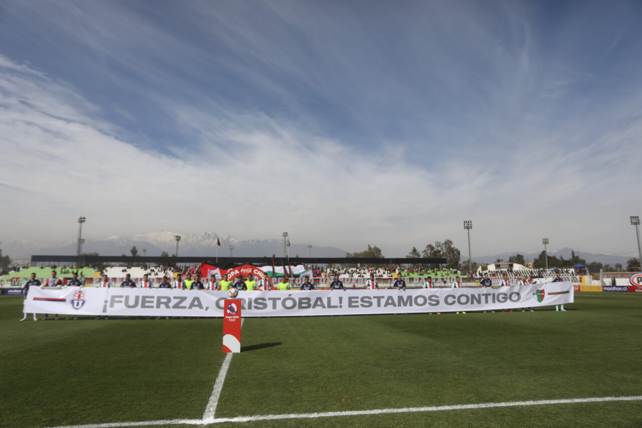 “Estamos contigo”: Los emotivos mensajes de Palestino y la U a Cristóbal Campos