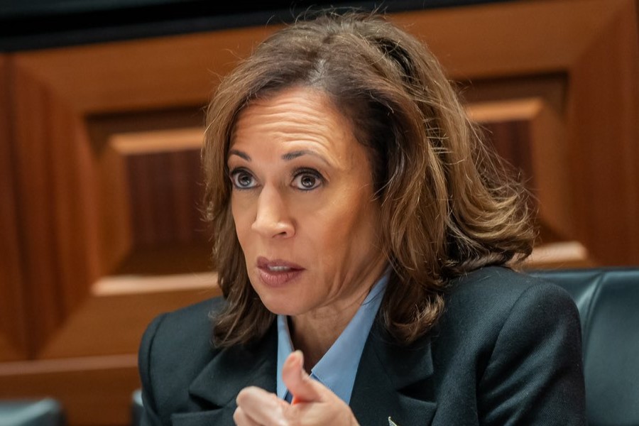 Nueva campaña de Kamala Harris cuestiona postura antiaborto de Donald Trump