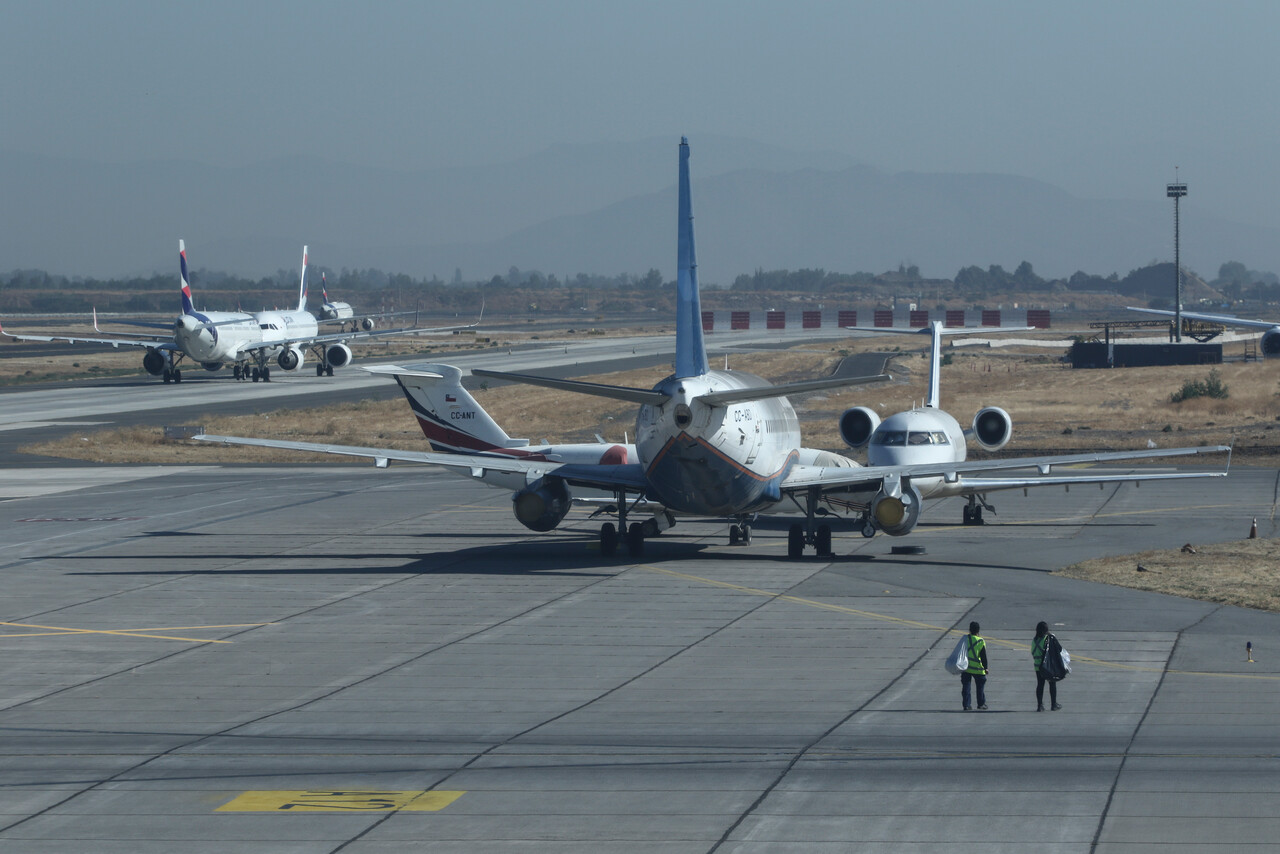 VIDEO| Trabajadores del Aeropuerto de Pudahuel se van a paro: Pidieron aumento de sueldo, les dieron $500