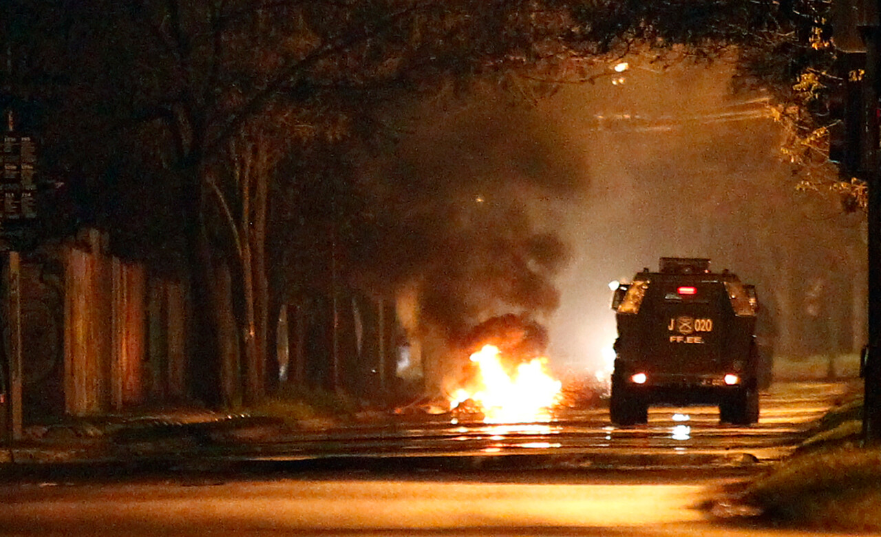 11 de septiembre se vive con violencia en Santiago: Un muerto y dos carabineros heridos