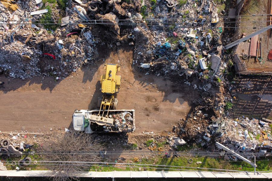 Chilenos sobregirados en basura plástica: Exceden la capacidad del país para gestionarlo en un año