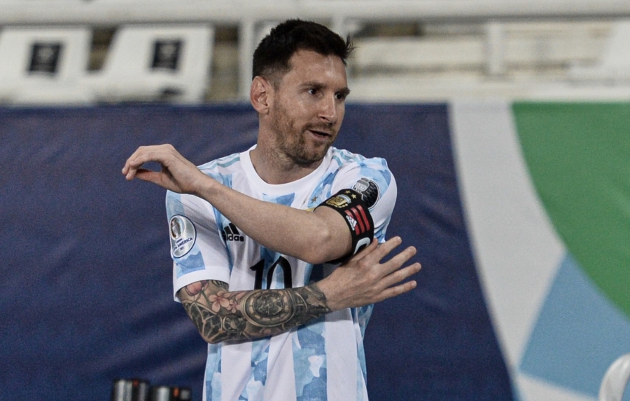 Ex árbitro chileno fan de Messi admitió que se negó a expulsarlo para que el crack le diera su camiseta