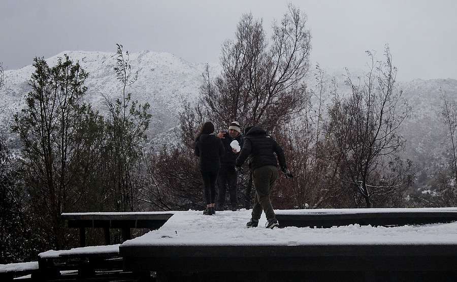 Emiten aviso de nevadas para tres regiones del país: Evento está a horas de materializarse