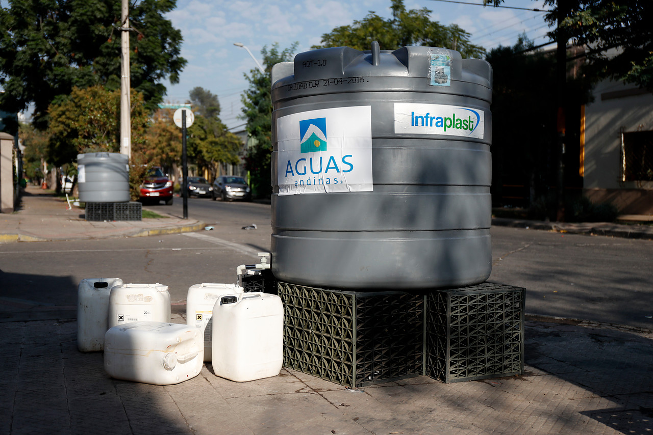 Corte de agua en Santiago este domingo 29: Las comunas afectadas y los puntos de abastecimiento