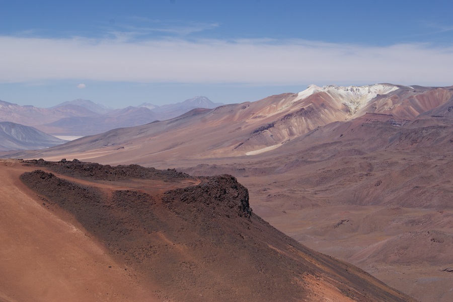 Eligen volcán de hierro de 2 millones de años en Antofagasta como patrimonio geológico mundial