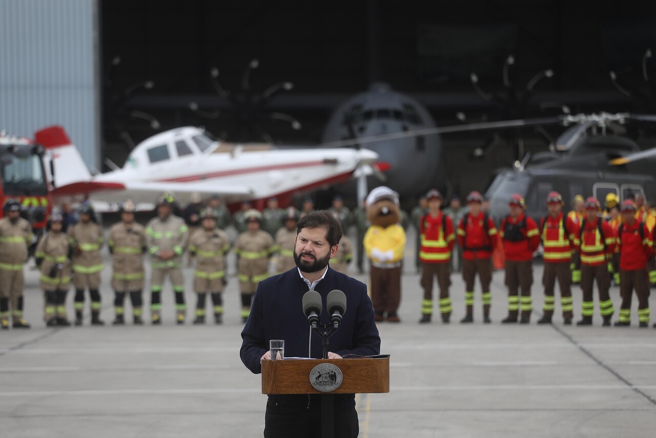 Boric confirma endurecimiento de test psicológico a brigadistas ante temporada de incendios