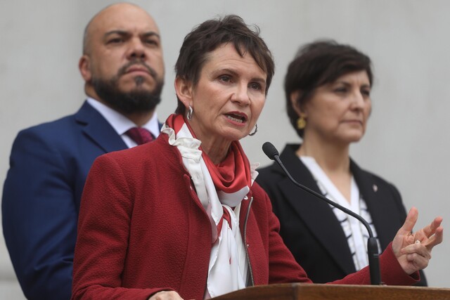 Tras nuevo gabinete en seguridad ministra Tohá confirma presencia policial en centros de salud "desde ya"