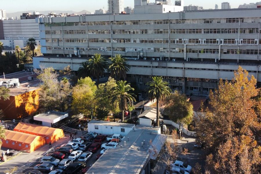 Acusan filtración de aguas servidas en sección de cuidados intensivos de Hospital San Borja