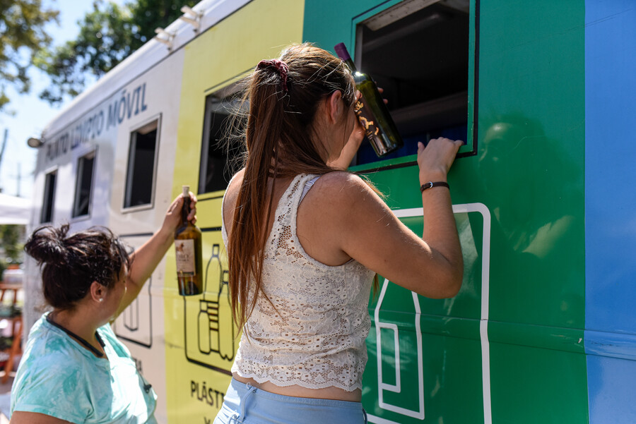 Fracasa política verde entre jóvenes Z y Millenials: Declaran reciclar 20% menos que sus padres