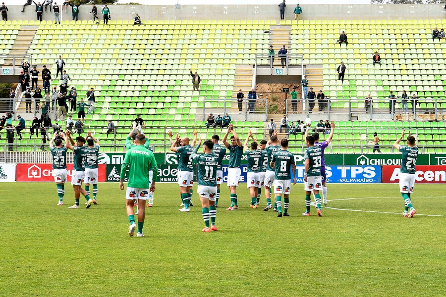 Otro papelón del fútbol chileno: Suspenden partido entre Wanderers y U. de Concepción minutos antes de comenzar