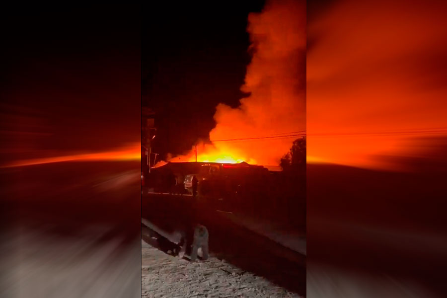 Mega incendio estructural en María Elena, Región de Antofagasta: 14 casas quemadas y 2 lesionados