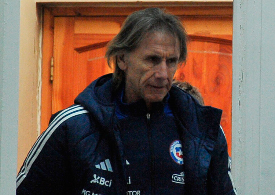 Ricardo Gareca aún sigue en Argentina: Revelan molestia en ANFP por ausencia en Clásico