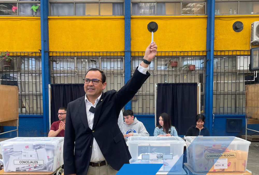 Jorge del Pozo, alcalde reelecto de Chillán Viejo, es detenido este lunes por denuncia de VIF