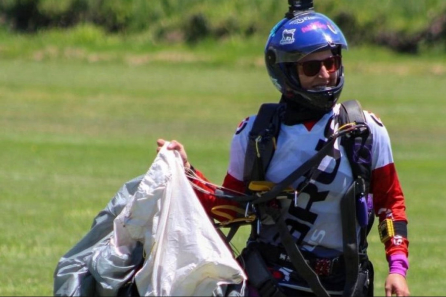 Deportista extrema de los cielos chilena muere tras caída por falla en su paracaídas en Brasil