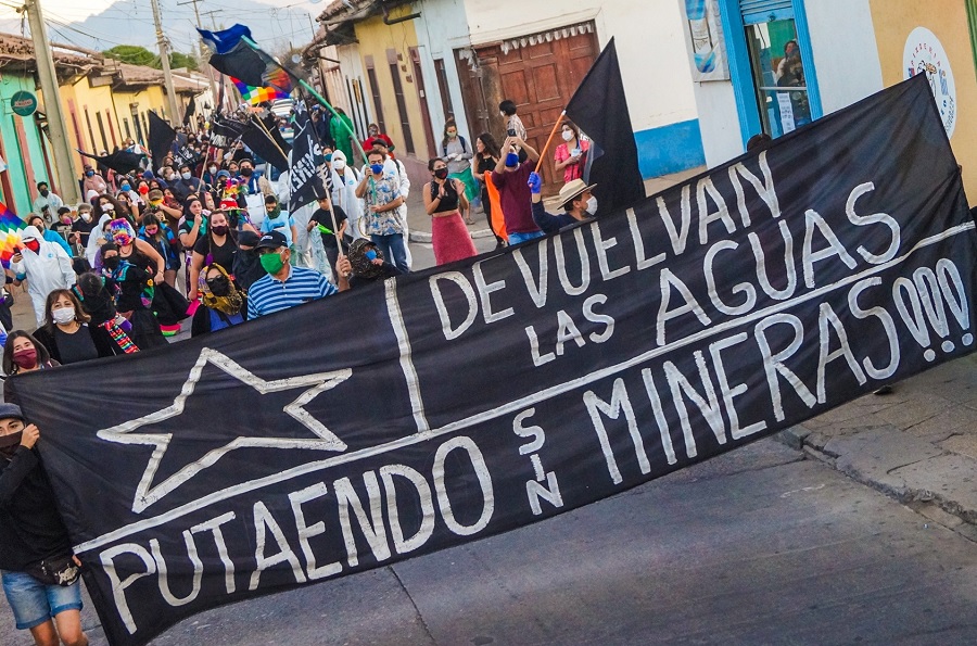 ¿Alcaldes ambientalistas? Crece rol de municipalidades para defender la naturaleza ante la justicia