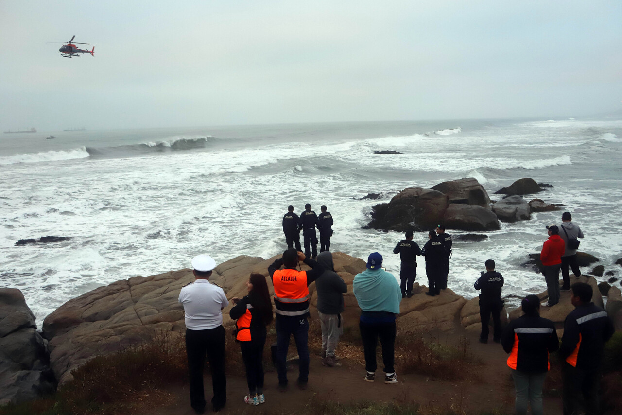 Dramática búsqueda en Canela: Dos pescadores desaparecen tras naufragio en Región de Coquimbo