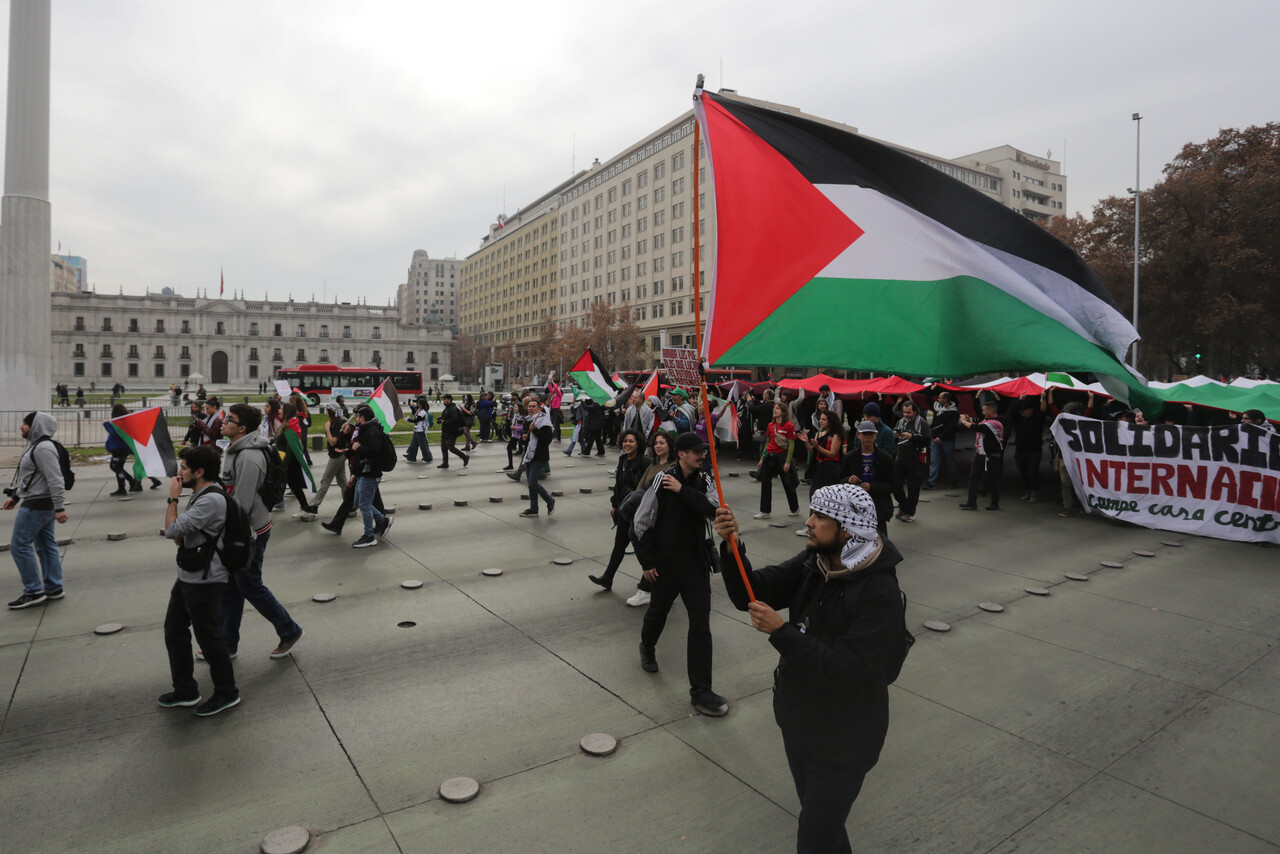 Chile condena decisión de Israel de prohibir la UNRWA: “Privará de ayuda a millones de palestinos”