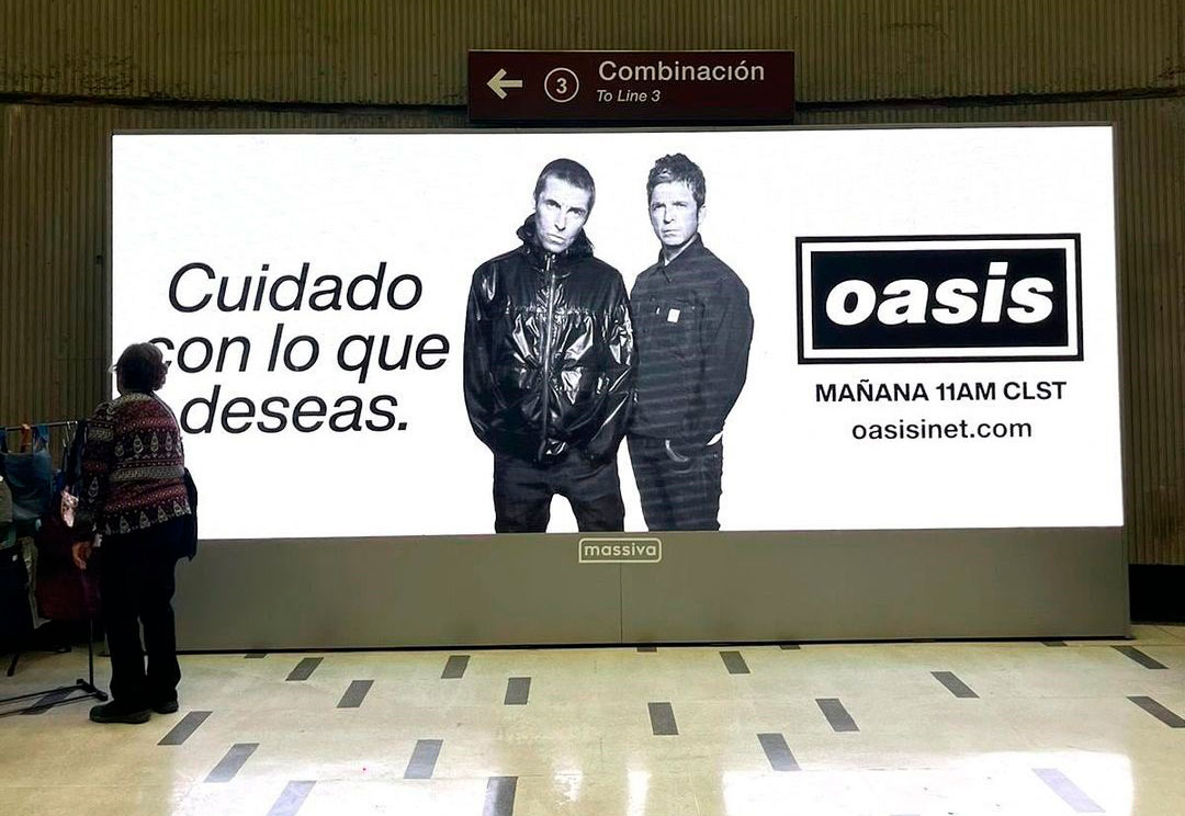 Oasis enloquece a fanáticos chilenos: Muestra el Metro de Santiago y prepara anuncio