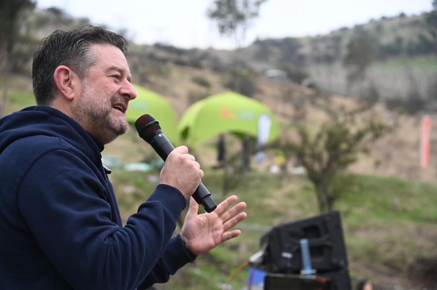 Claudio Orrego se vuelca a su lado verde de cara a la segunda vuelta por la Región Metropolitana