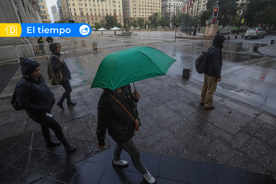 ¿Vuelve la lluvia a Santiago? Río atmosférico amenaza con precipitaciones en varias regiones