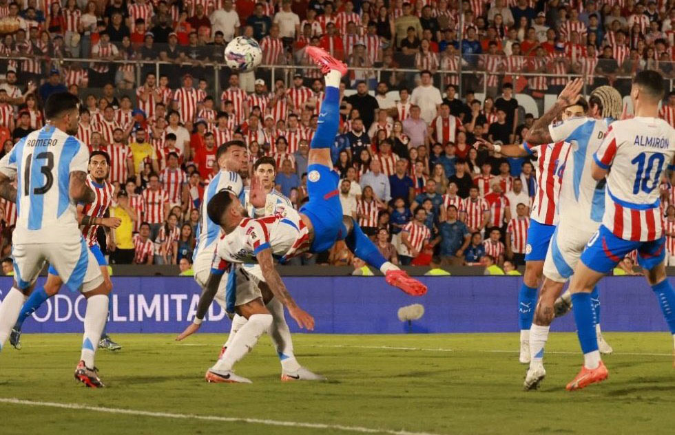 VIDEO| A lo Zampedri: Paraguay le ganó a Argentina con un espectacular golazo de chilenita