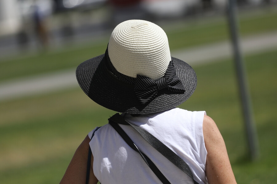 Tras invernal sábado en Santiago anuncian domingo soleado y semana con alta temperatura en la capital