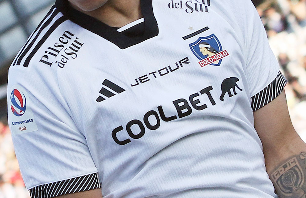 Atención hinchas de Colo-Colo: Filtran la posible camiseta 2025 que vendría con muchas novedades