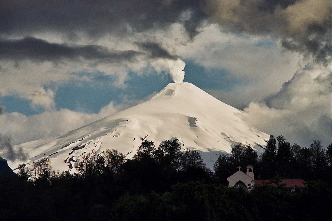 Volcán Villarrica, uno de los más activos de Suramérica, vuelve a abrirse a los excursionistas