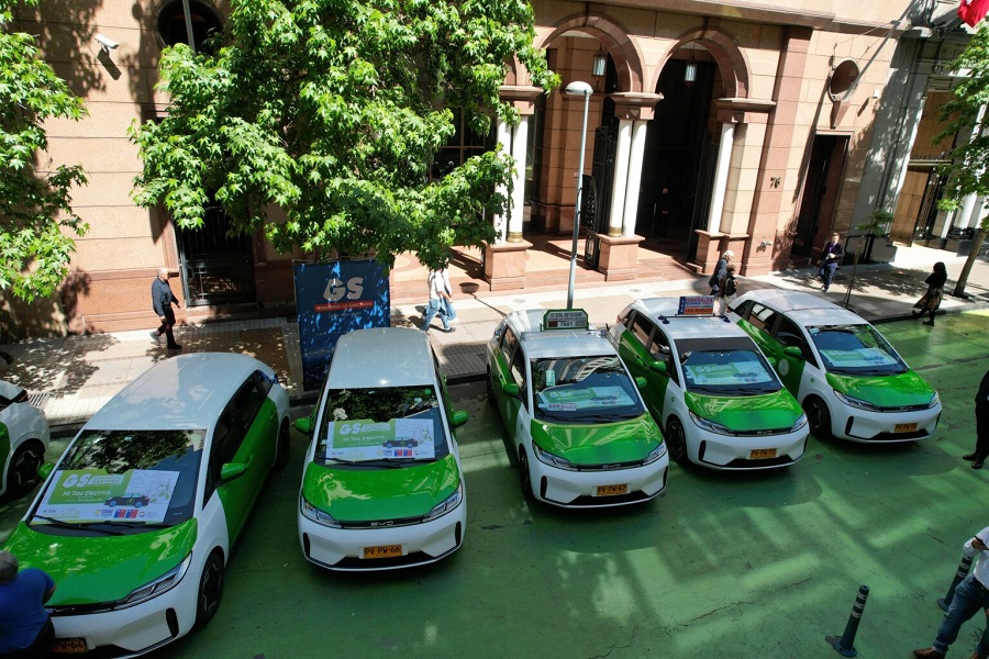 De taxis eléctricos a composteras: Los proyectos ambientales de gobernadores a lo largo de Chile